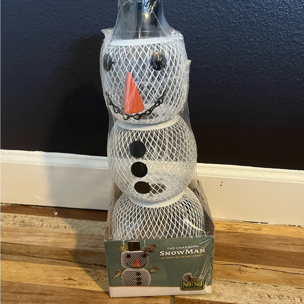 Snowman bird feeder